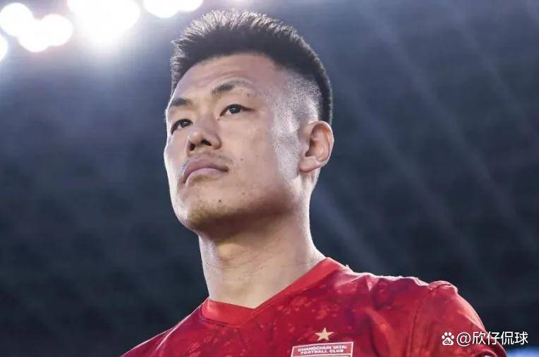 加时末段拜仁慕尼黑备战社区盾；门线救险细节曝光；球迷炸锅；医务组通报恢复(拜仁客场球衣2324)