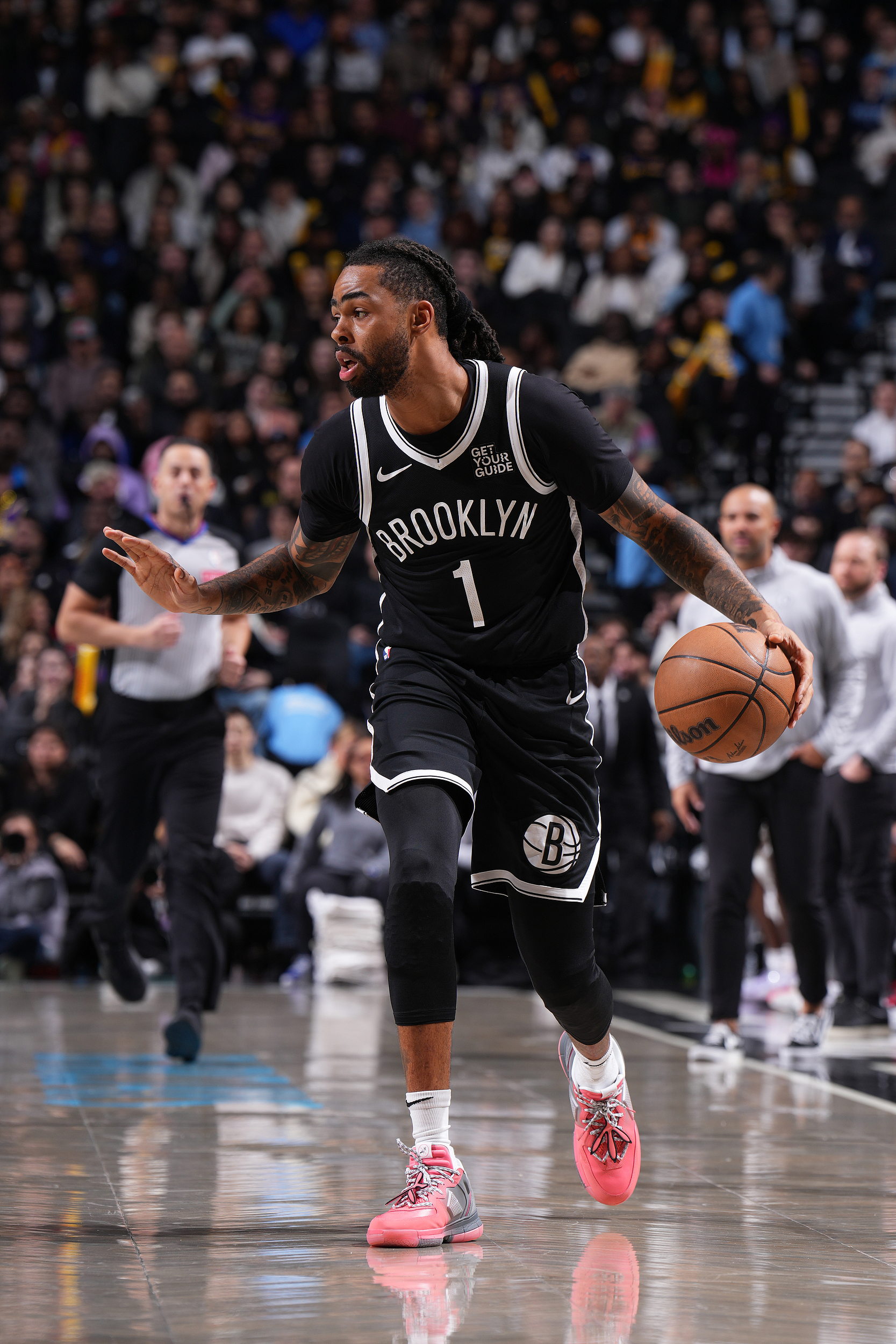 包含赛前布鲁克林篮网备战欧冠，刷新队史纪录细节曝光，气氛紧张，年轻球员得到机会的词条